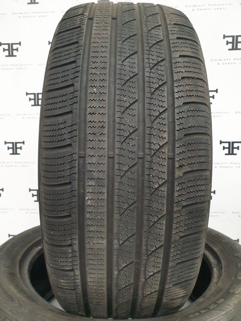Pneumatici 235 55 R19 105 V ROCKSTONE ICE PLUS S110 invernale usati 100€