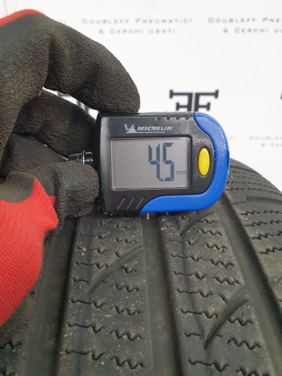 Pneumatici 235 55 R19 105 V ROCKSTONE ICE PLUS S110 invernale usati 100€