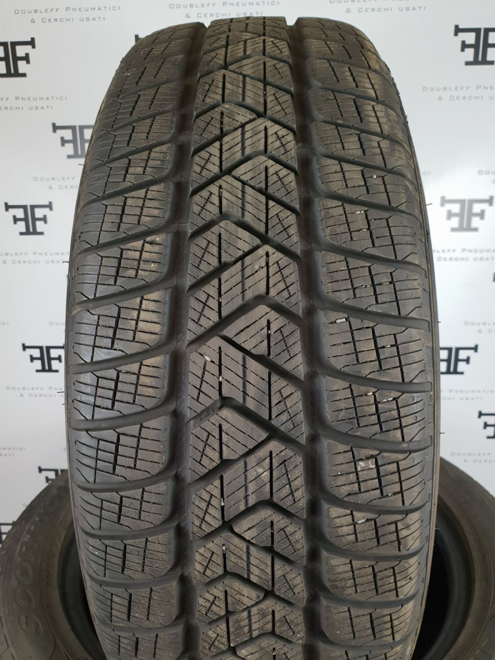 Pneumatici 215 65 R17 99 H PIRELLI SCORPION WINTER invernale usati 300€