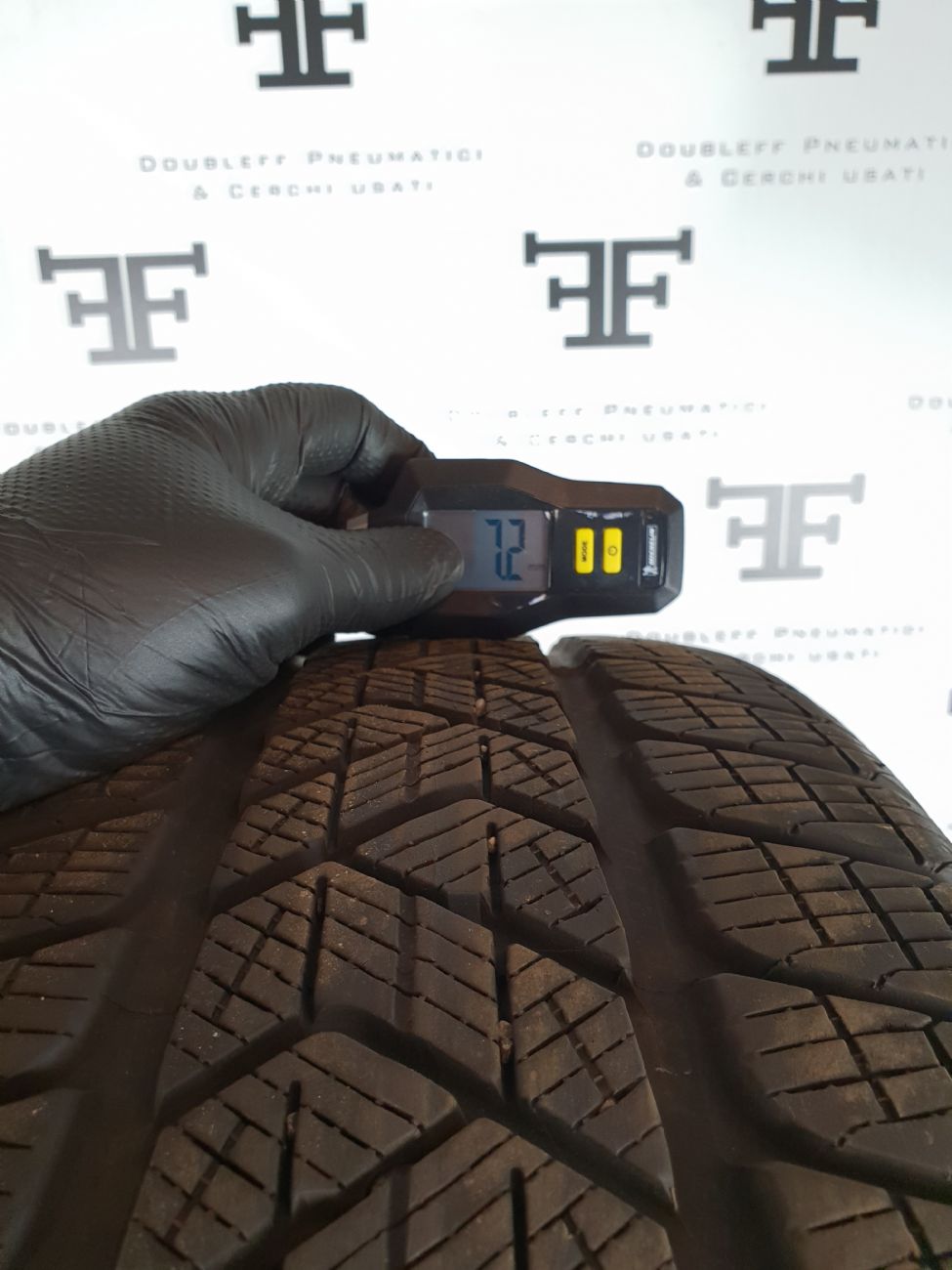 Pneumatici 215 65 R17 99 H PIRELLI SCORPION WINTER invernale usati 300€