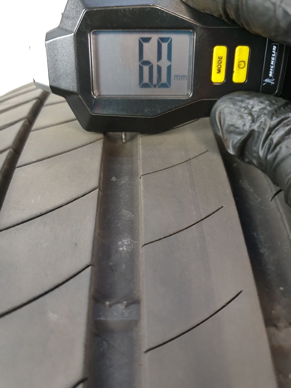 Pneumatici 215 65 R17 99 V MICHELIN PRIMACY 3 estivo usati 115€