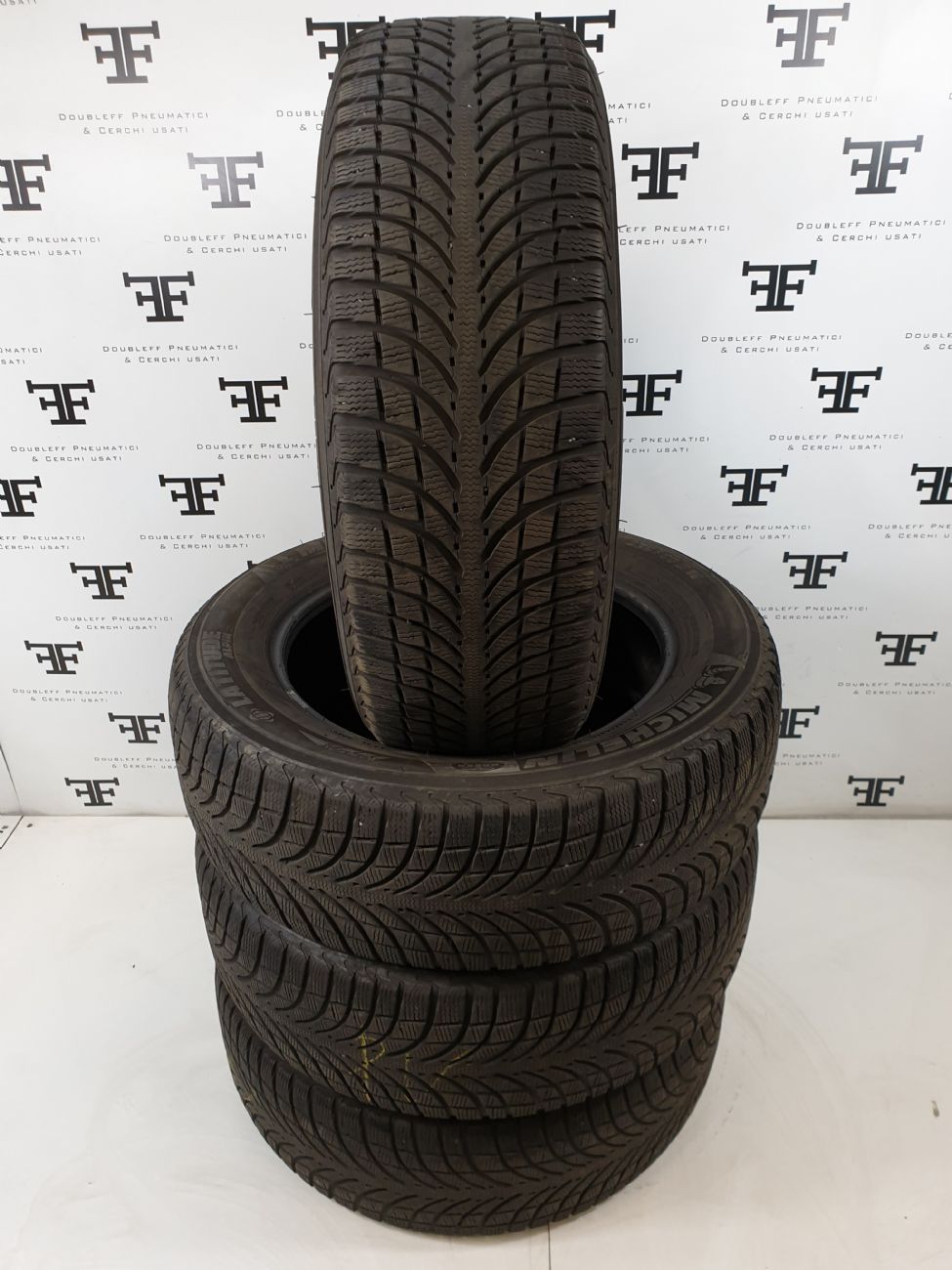 Pneumatici 235 60 R18 104 H MICHELIN LATITUDE ALPIN LA2 invernale usati 320€