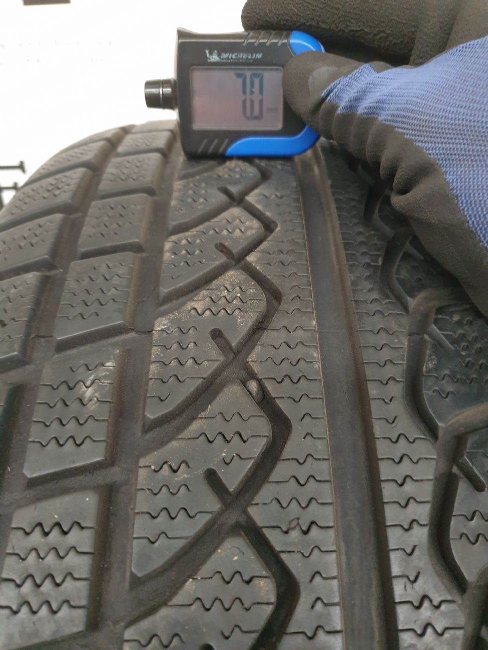Pneumatici 235 60 R18 107 H YOKOHAMA AVS WINTER invernale usati 120€