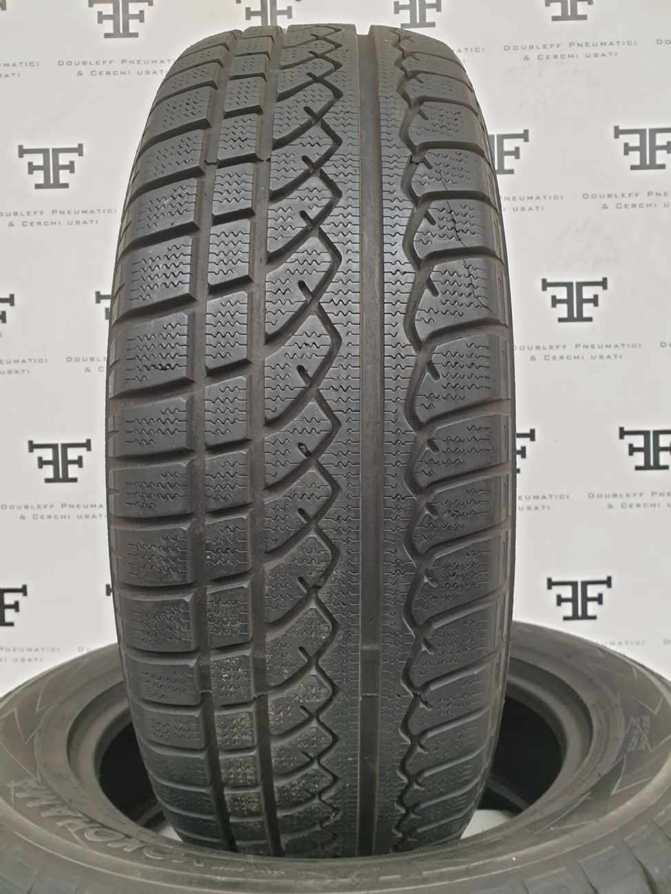 Pneumatici 235 60 R18 107 H YOKOHAMA AVS WINTER invernale usati 120€