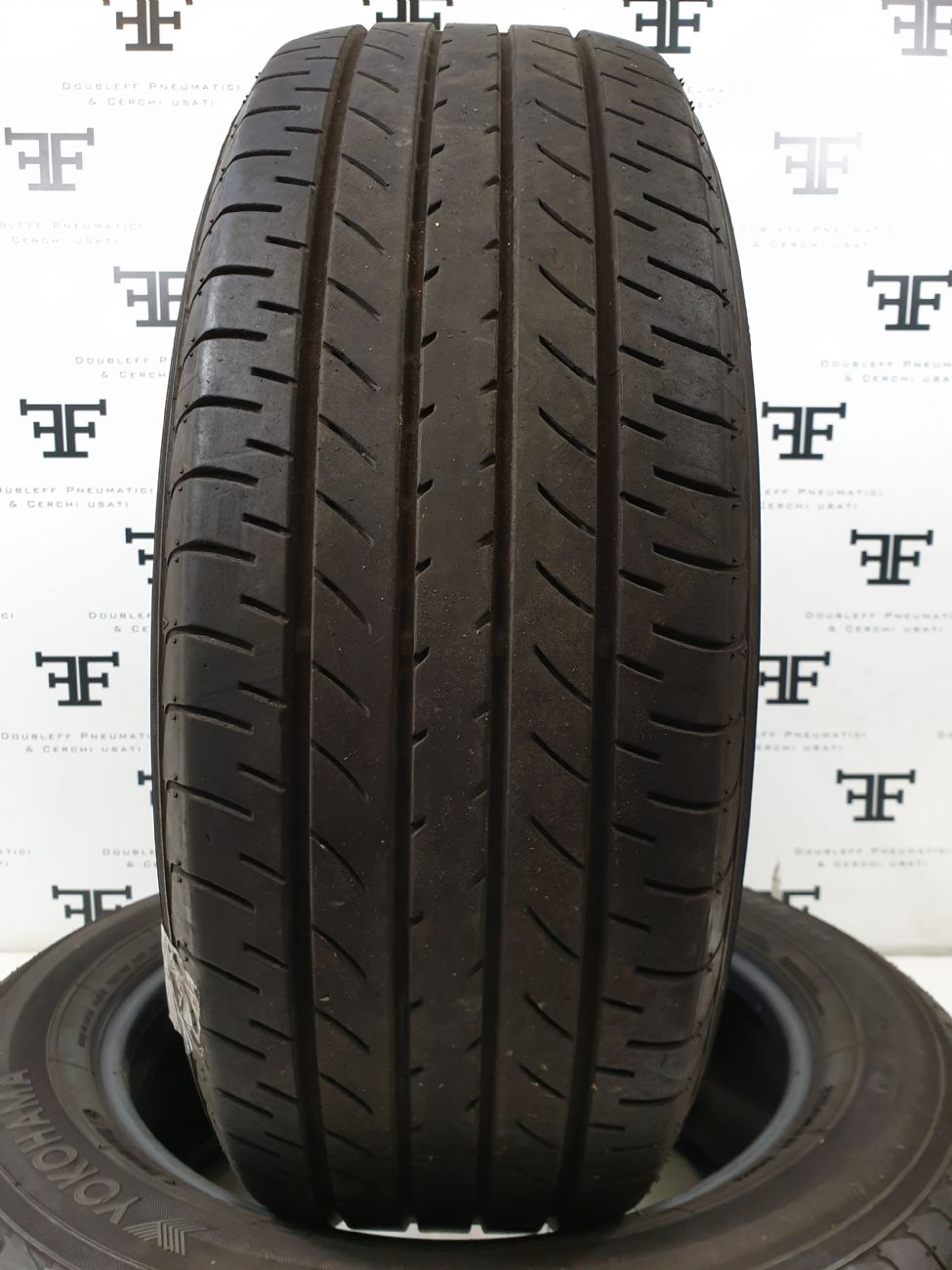 Pneumatici 225 60 R18 100 H YOKOHAMA BLUEARTH E51 estivo usati 130€