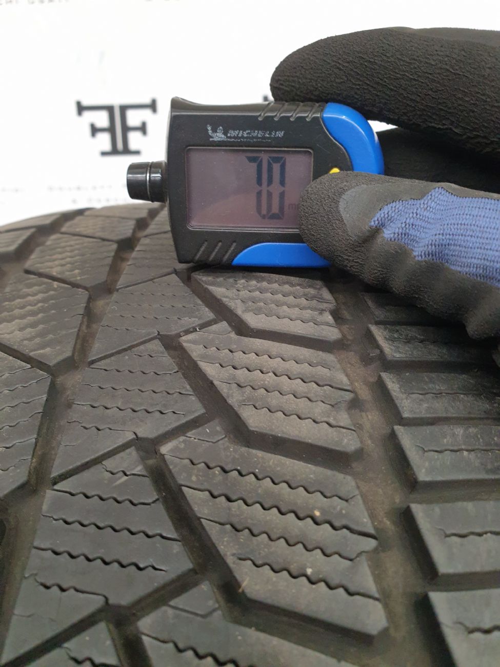 Pneumatici 265 50 R19 110 H CONTINENTAL CONTIWINTERCONTACT TS860 S invernale RUNFLAT usati 220€