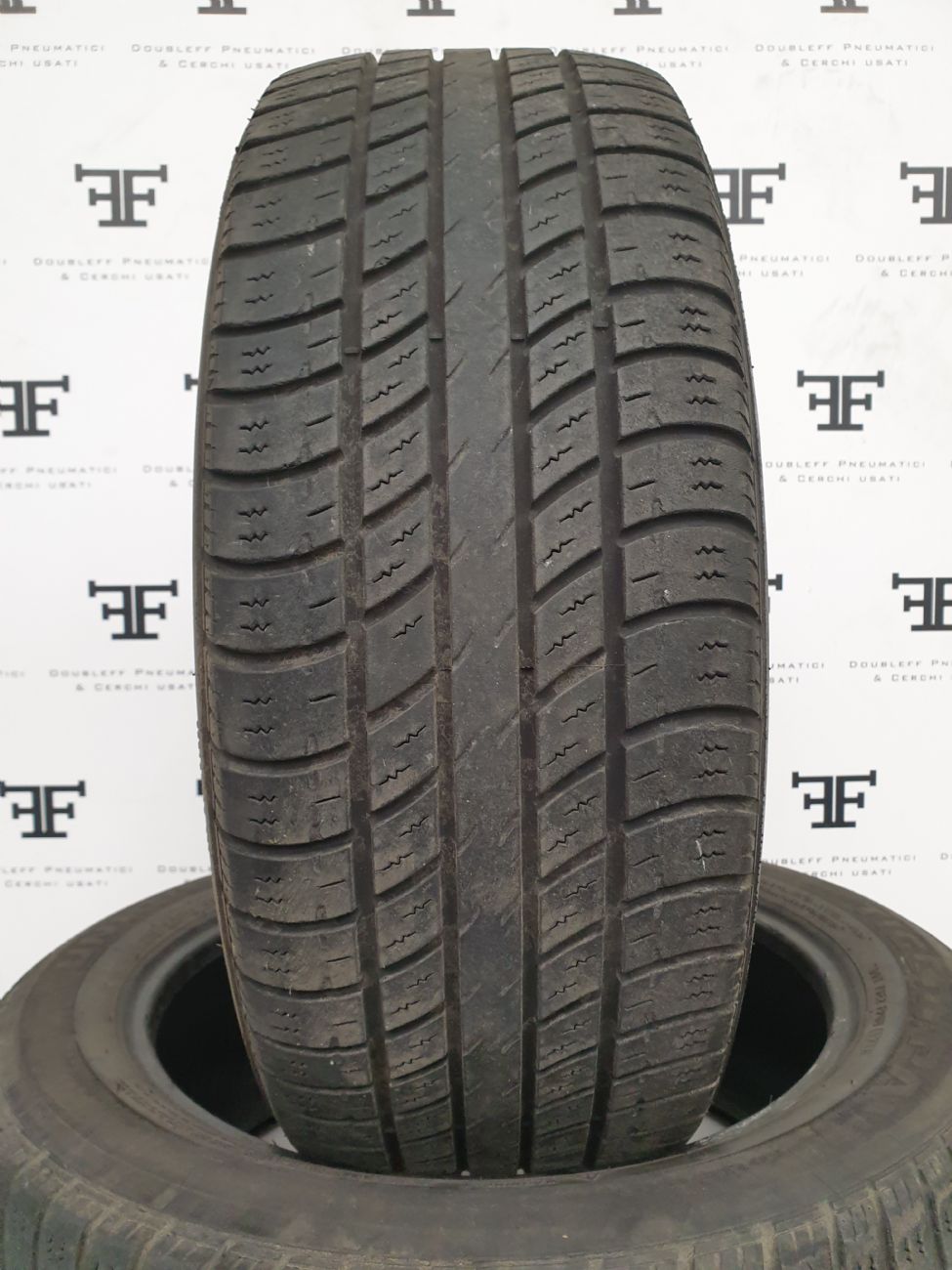 Pneumatici 215 55 R18 95 T UNIROYAL  estivo usati 130€