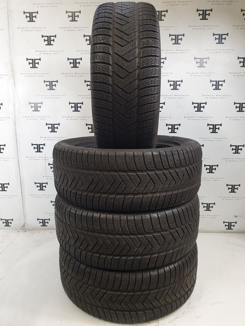 Pneumatici 235 60 R18 107 H PIRELLI SCORPION WINTER invernale usati 250€
