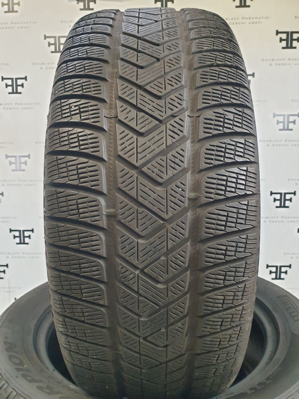 Pneumatici 235 60 R18 107 H PIRELLI SCORPION WINTER invernale usati 250€