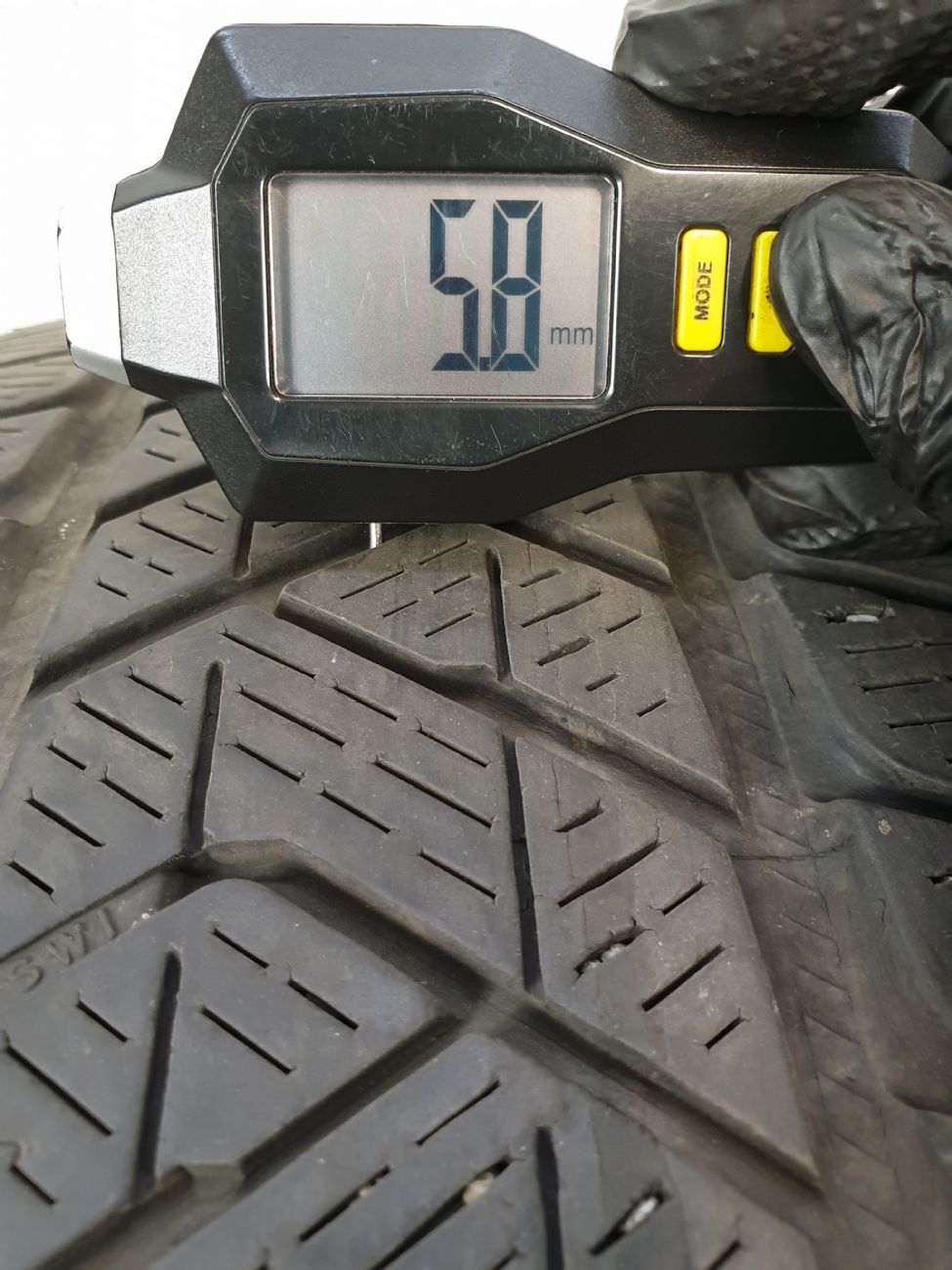 Pneumatici 235 60 R18 103 V PIRELLI SCORPION WINTER invernale usati 130€