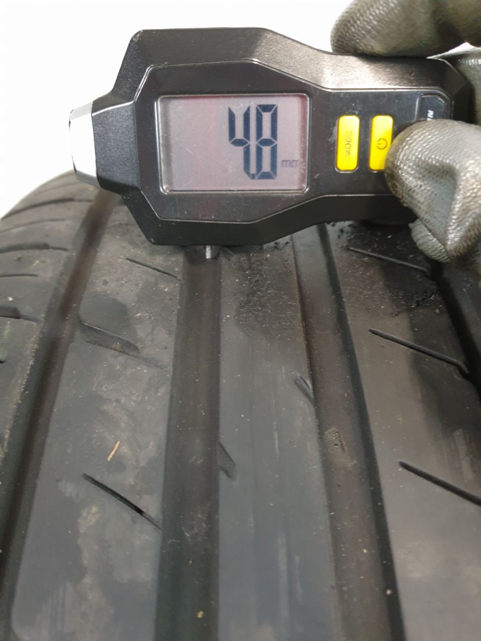 Pneumatici 215 65 R17 99 V FALKEN ZIEX ZE914A estivo usati 110€