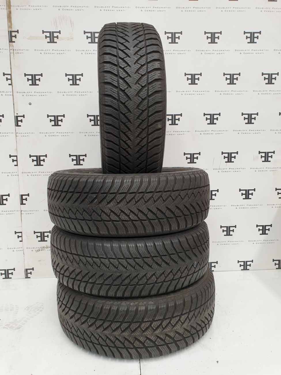 Pneumatici 235 60 R18 107 H GOODYEAR ULTRA GRIP invernale DEMONTÉ usati 280€