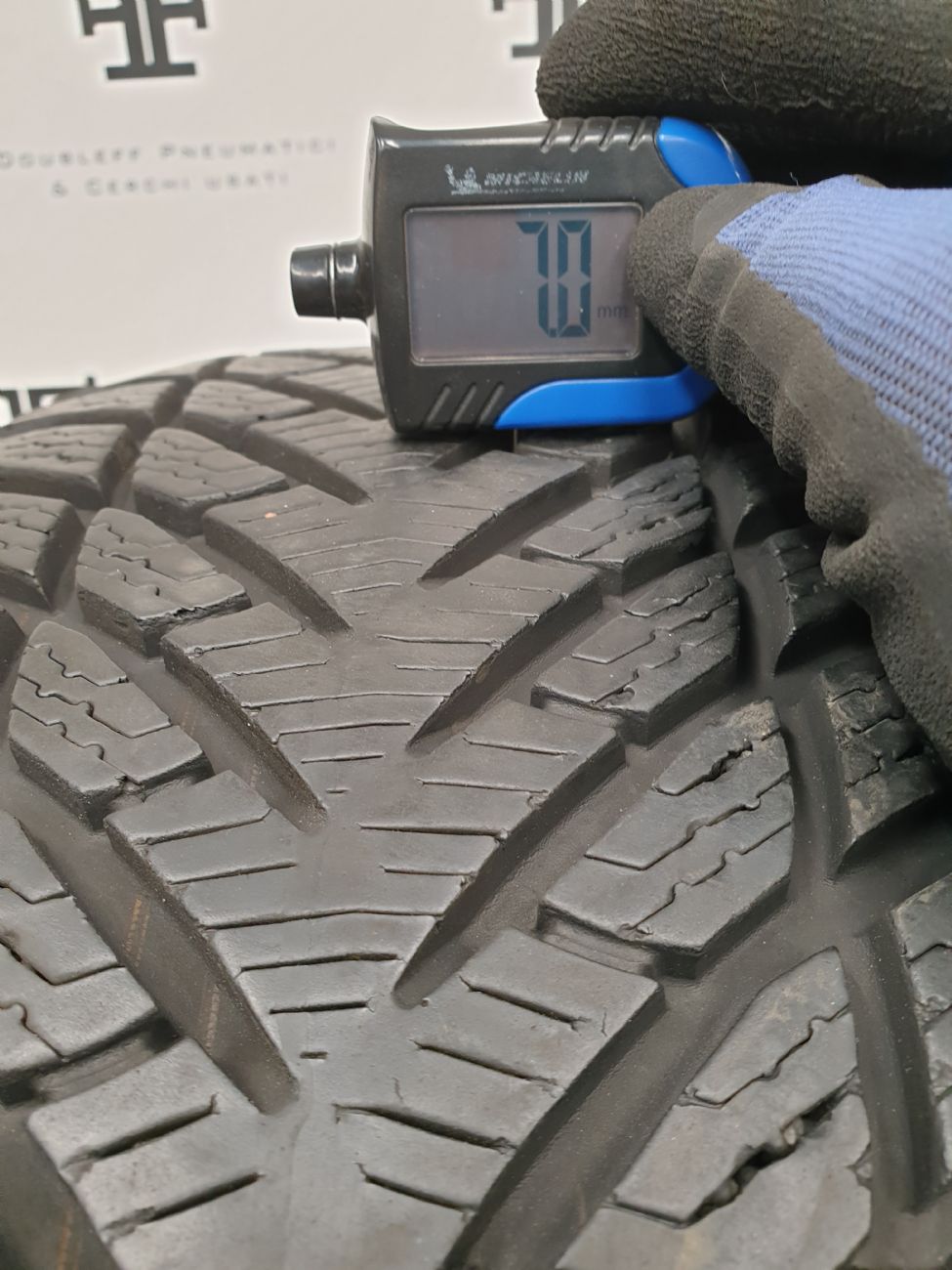 Pneumatici 235 60 R18 107 H GOODYEAR ULTRA GRIP invernale DEMONTÉ usati 280€