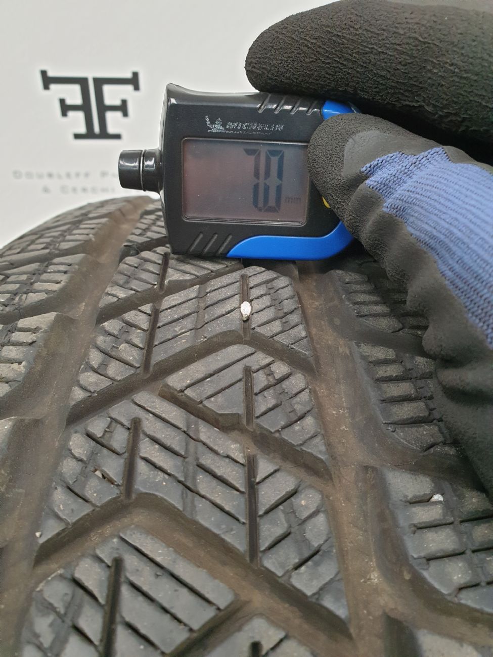 Pneumatici 215 65 R17 99 H PIRELLI SCORPION WINTER invernale usati 300€