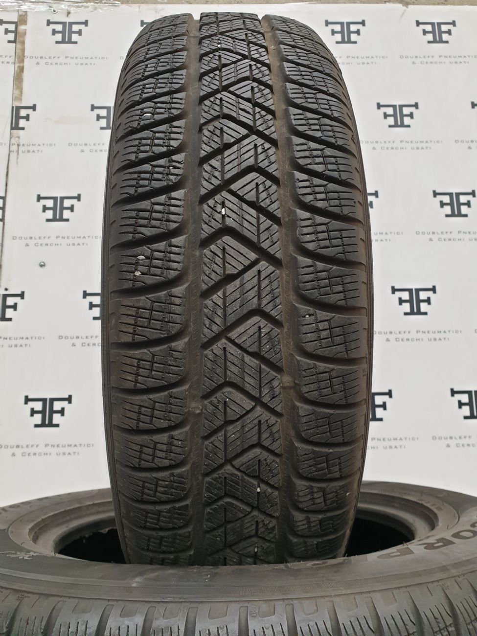 Pneumatici 215 65 R17 99 H PIRELLI SCORPION WINTER invernale usati 300€