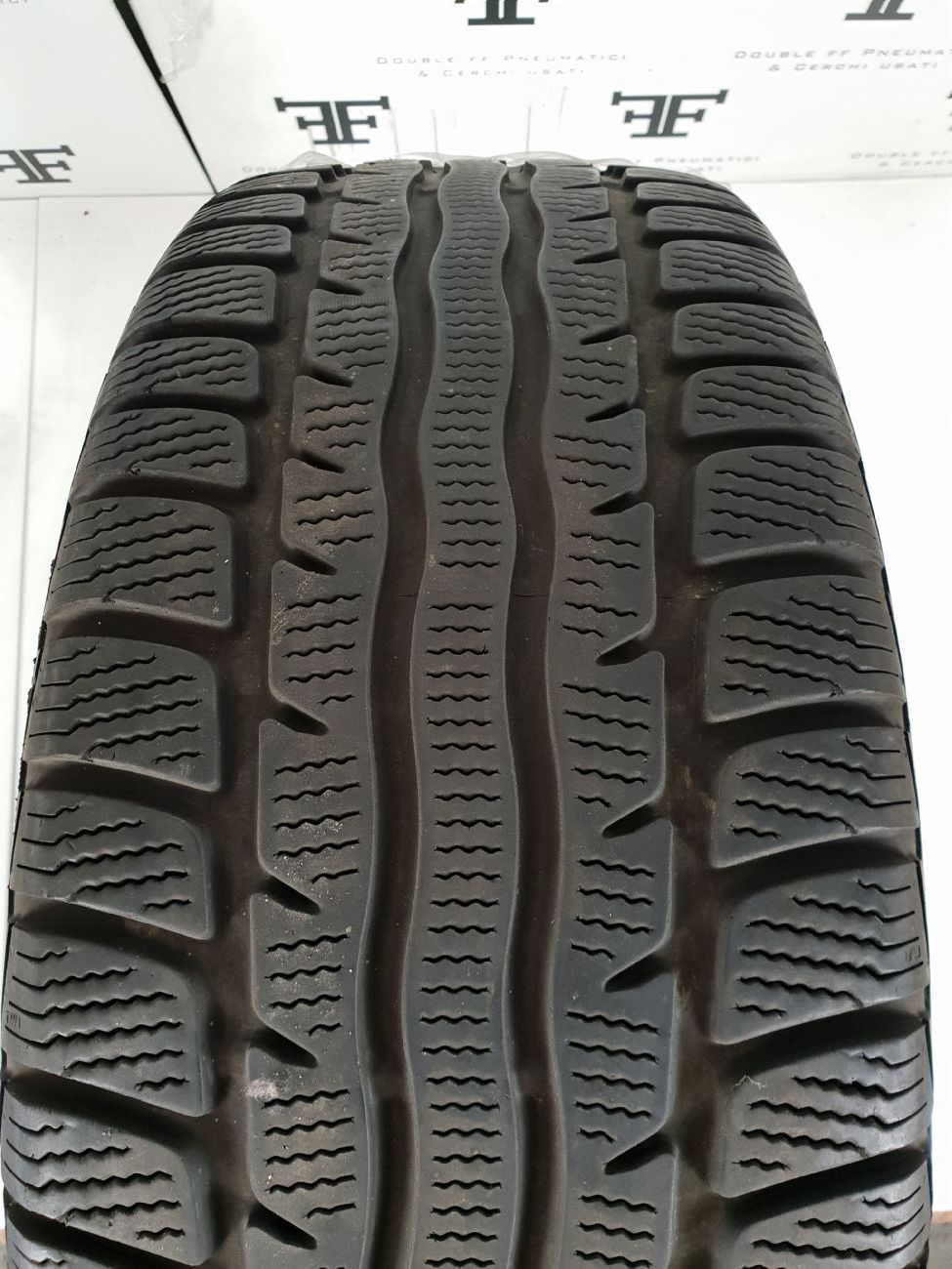 Pneumatici 225 55 R16 1 A _MARCA NON PRESENTE _MODELLO NON PRESENTE invernale usati 80€