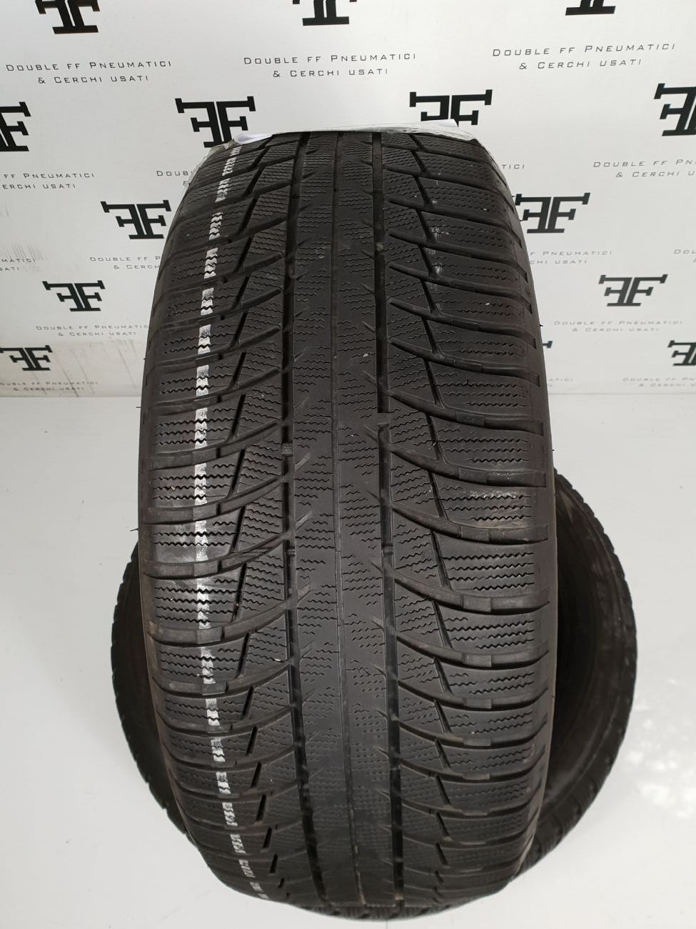 Pneumatici 245 50 R18 1 A _MARCA NON PRESENTE _MODELLO NON PRESENTE invernale usati 80€