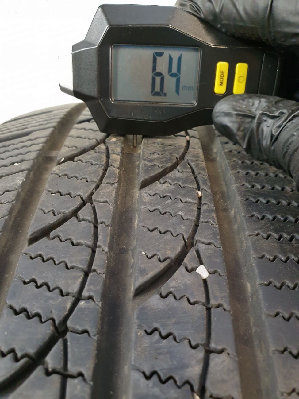 Pneumatici 225 50 R17 98 V MINERVA ICE PLUS S110 invernale usati 90€