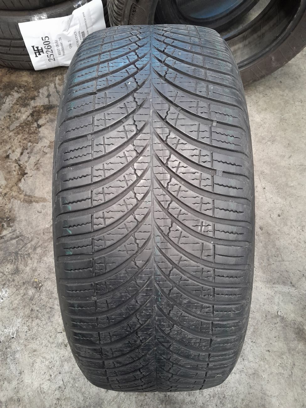 GOODYEAR VECTOR 4 SEASONS