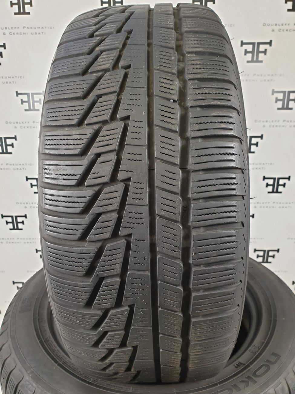 Pneumatici 235 55 R17 103 V NOKIAN WR invernale usati 100€