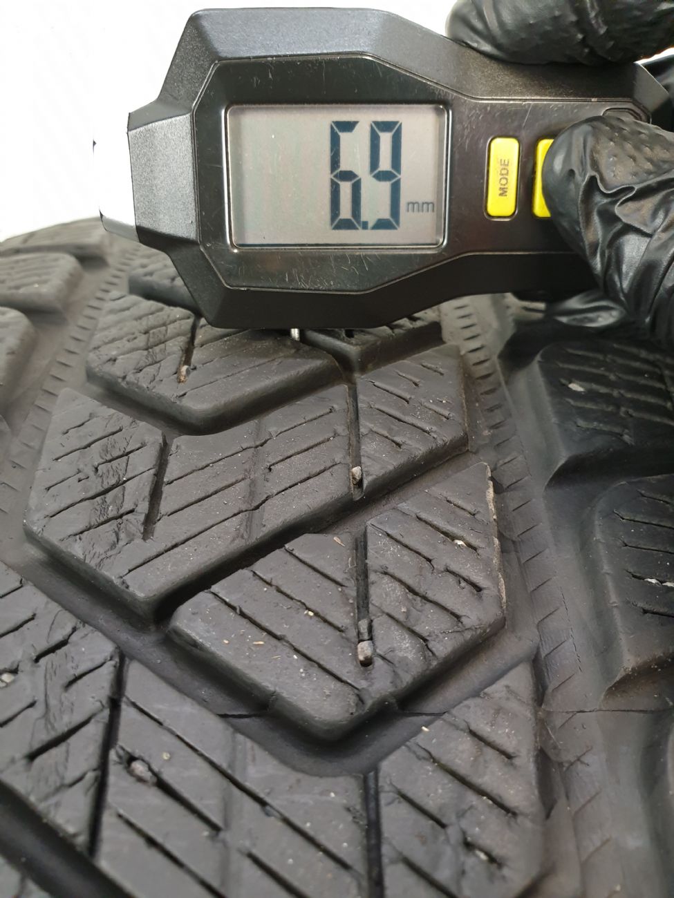 Pneumatici 235 60 R18 107 H PIRELLI SCORPION WINTER invernale usati 130€