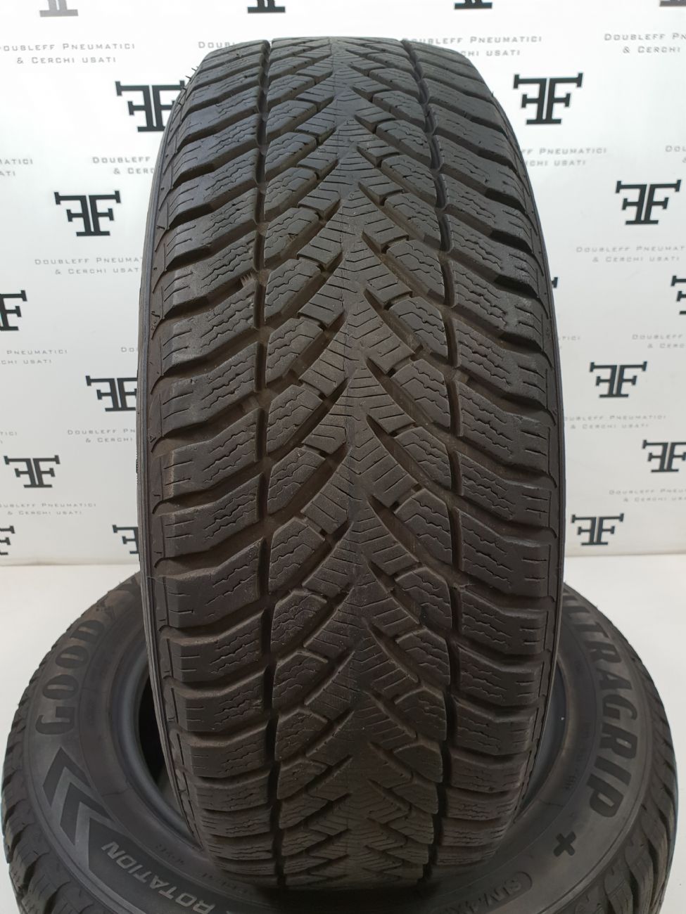 Pneumatici 235 60 R18 107 H GOODYEAR ULTRA GRIP invernale usati 120€