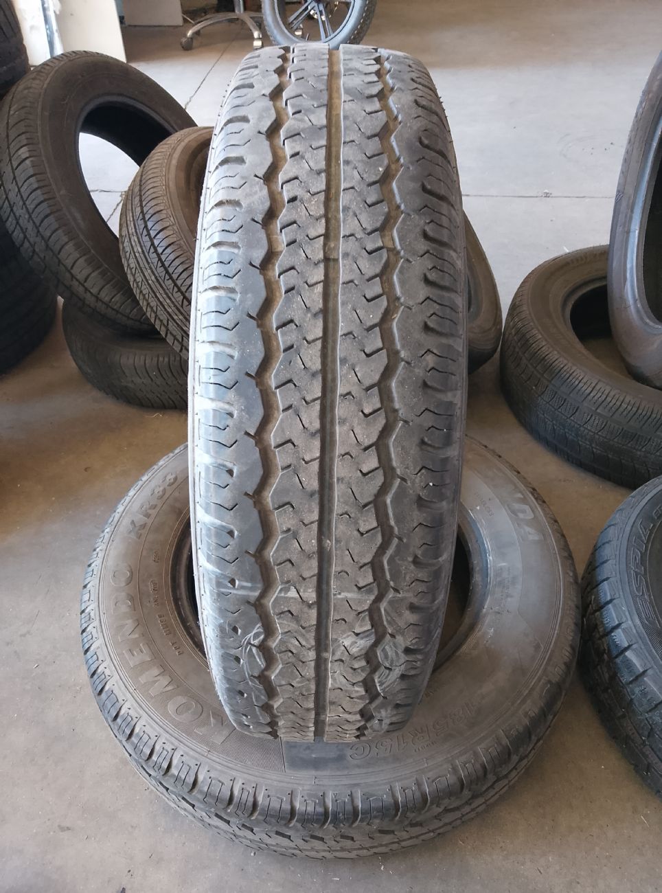 KENDA KOMENDO KR33A