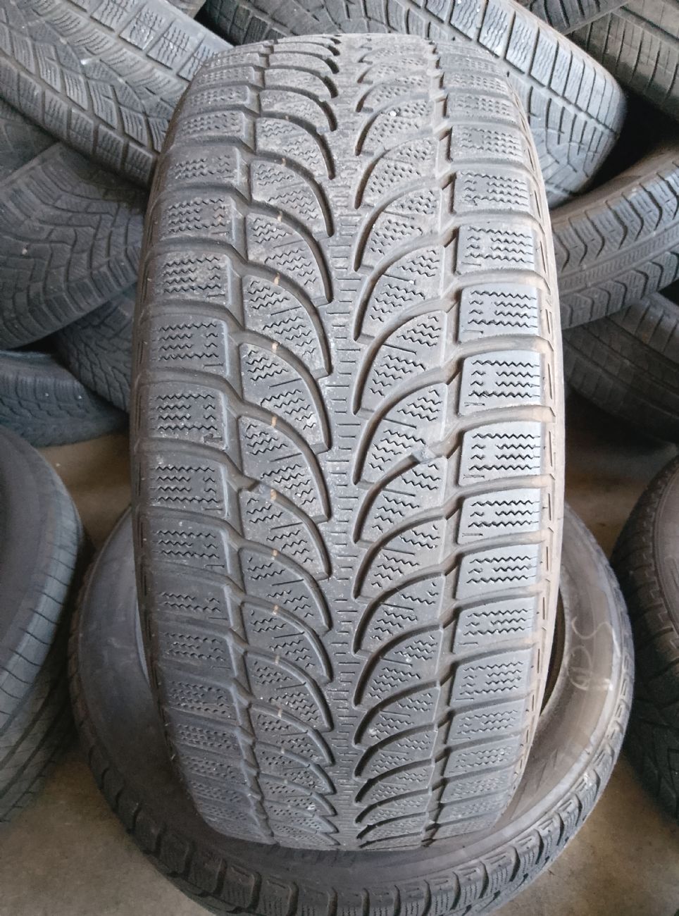 BRIDGESTONE BLIZZAK LM 80 EVO