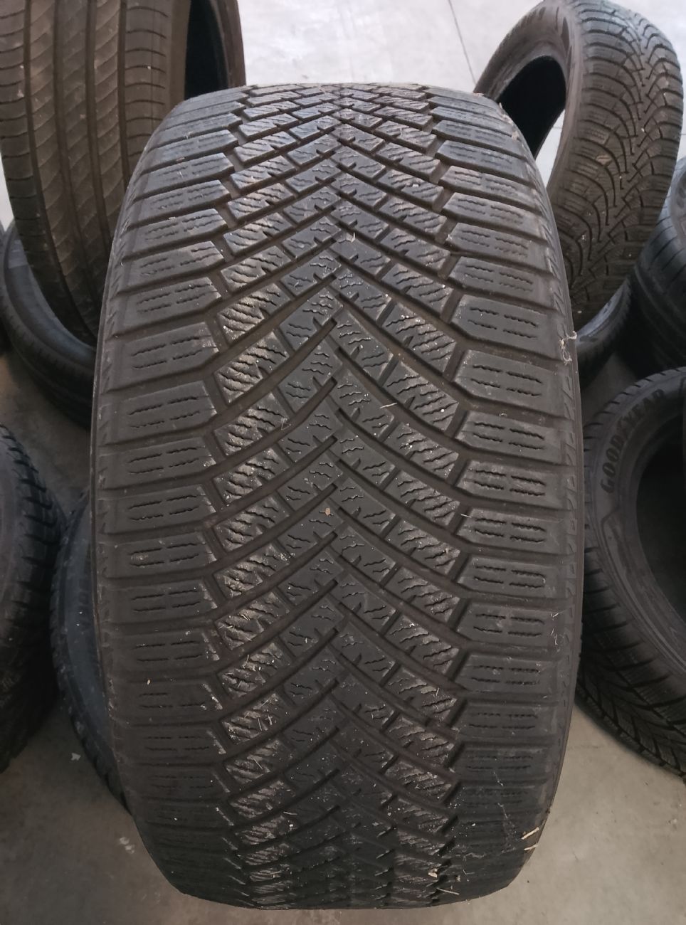 YOKOHAMA BLUEARTH WINTER V906 SUV
