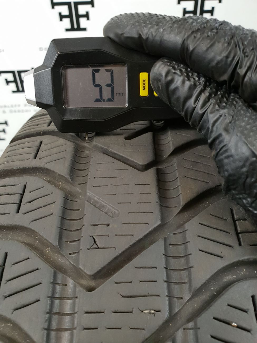Pneumatici 185 60 R15 88 T PIRELLI W190 SN.CONTROL invernale usati 70€