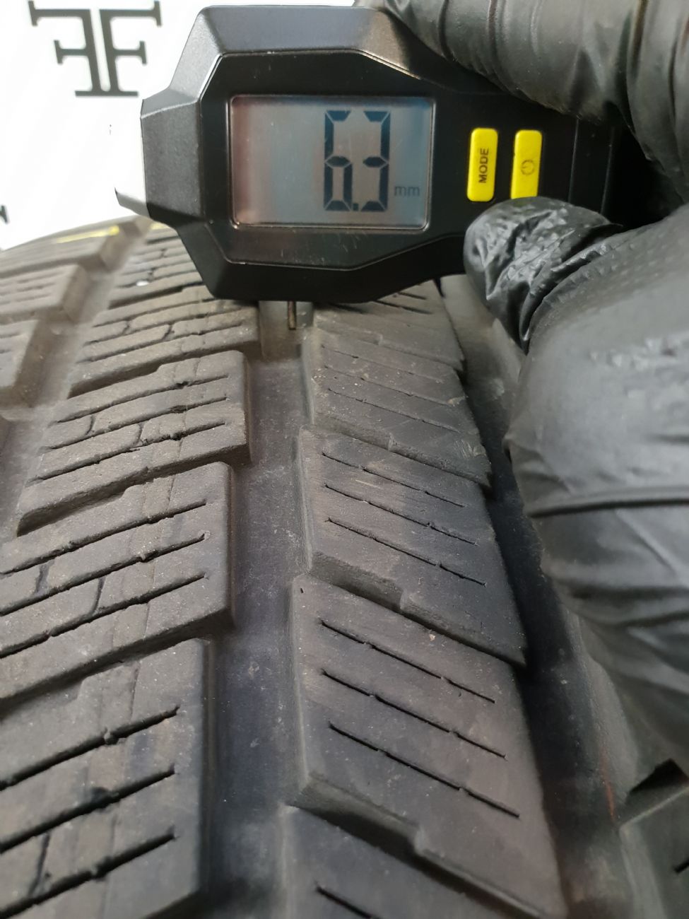 Pneumatici 235 60 R18 107 H PIRELLI SCORPION ICE&SNOW invernale usati 100€