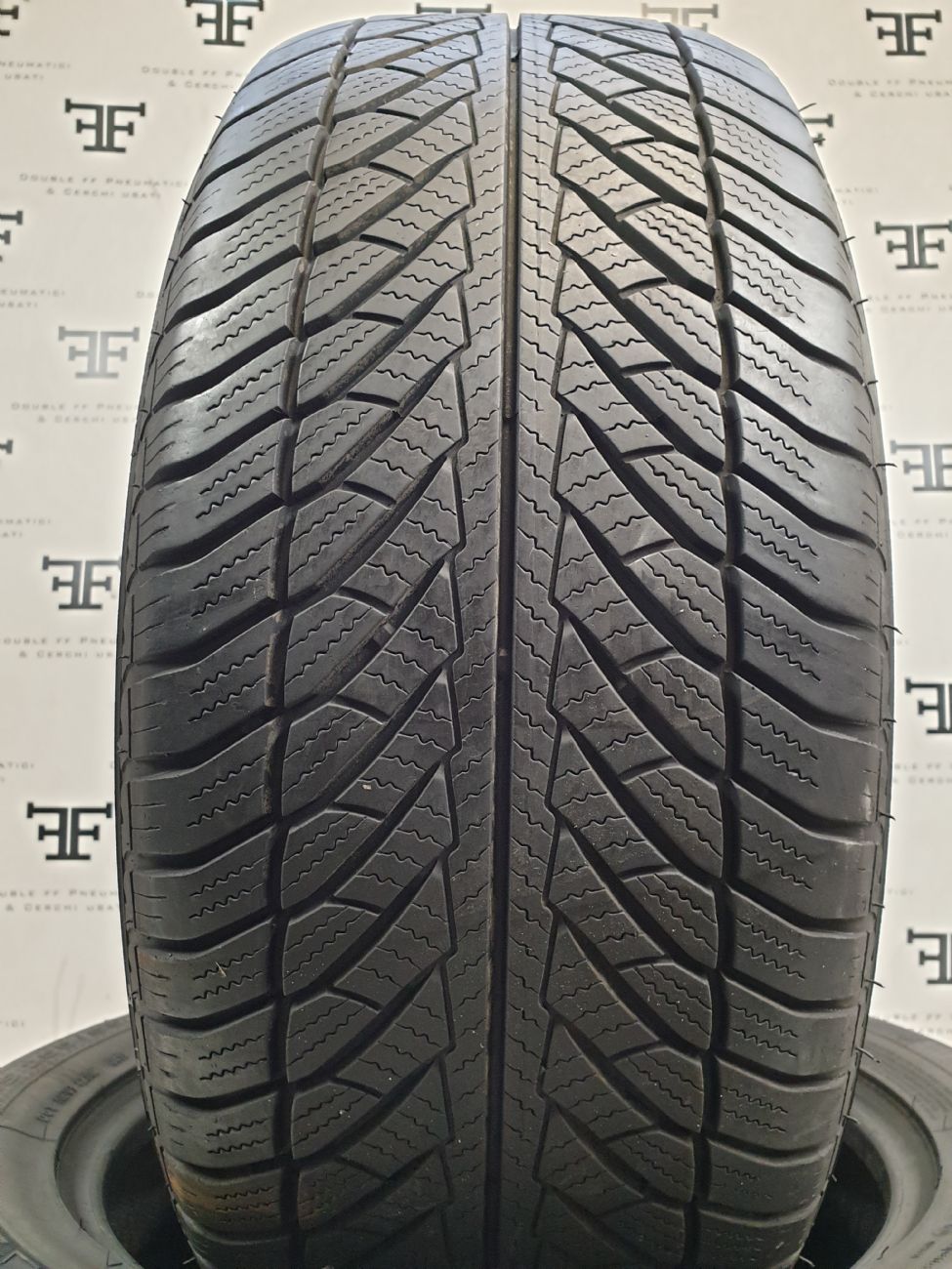 Pneumatici 255 55 R18 109 H GOODYEAR ULTRA GRIP invernale RUNFLAT usati 150€