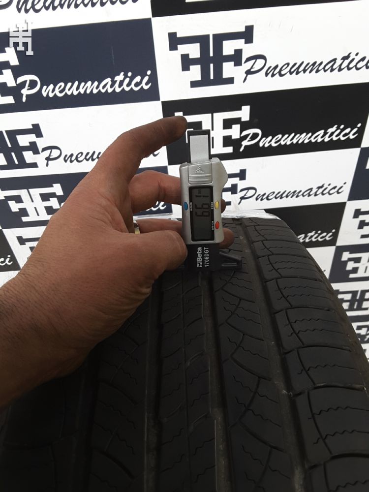 Pneumatici 265 55 R18 1 A _MARCA NON PRESENTE _MODELLO NON PRESENTE 4 seasons usati 120€