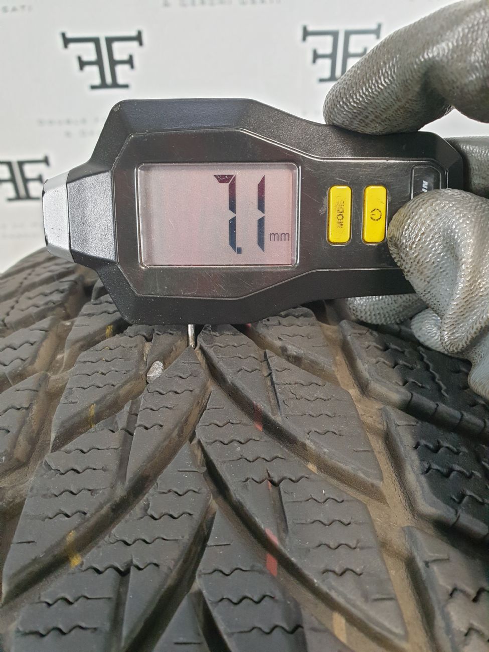 Pneumatici 185 60 R15 88 T MAXXIS PRESA SNOW invernale usati 180€