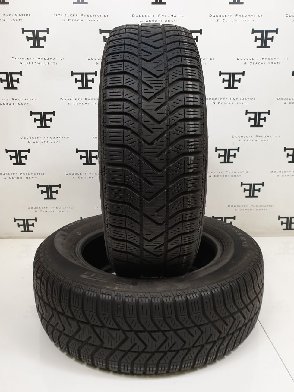 Pneumatici 185 60 R15 88 T PIRELLI SNOWCONTROL 3 invernale usati 80€
