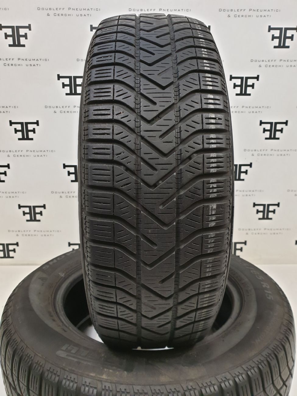 Pneumatici 185 60 R15 88 T PIRELLI SNOWCONTROL 3 invernale usati 80€