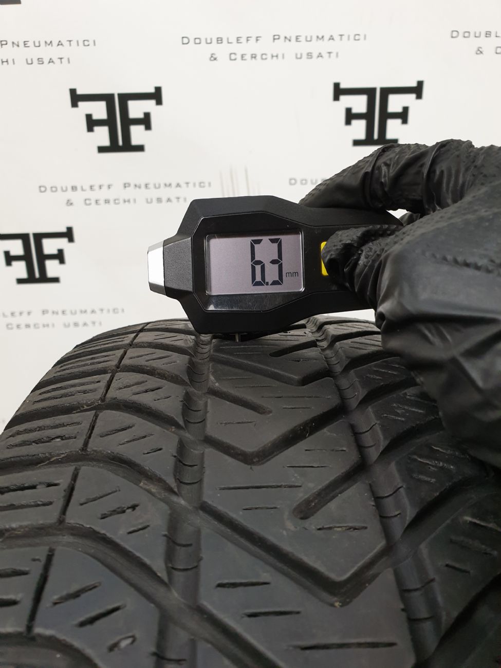 Pneumatici 185 60 R15 88 T PIRELLI SNOWCONTROL 3 invernale usati 80€