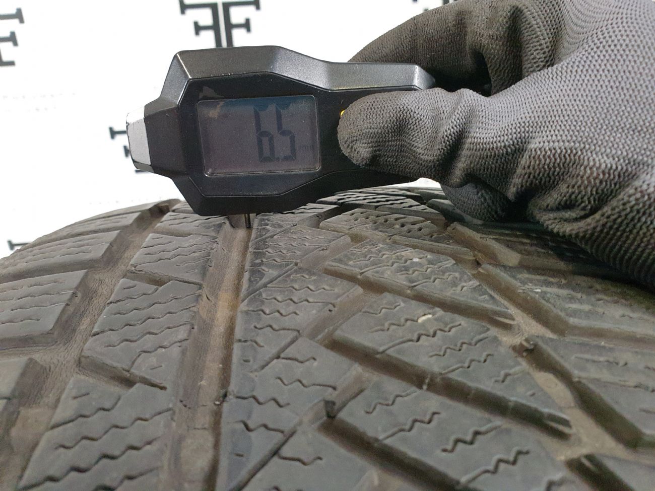 Pneumatici 215 65 R17 99 H CONTINENTAL WINTERCONTACT TS850 invernale usati 120€