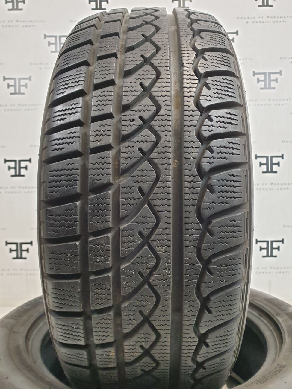 Pneumatici 225 55 R16 99 H YOKOHAMA AVS WINTER invernale usati 100€