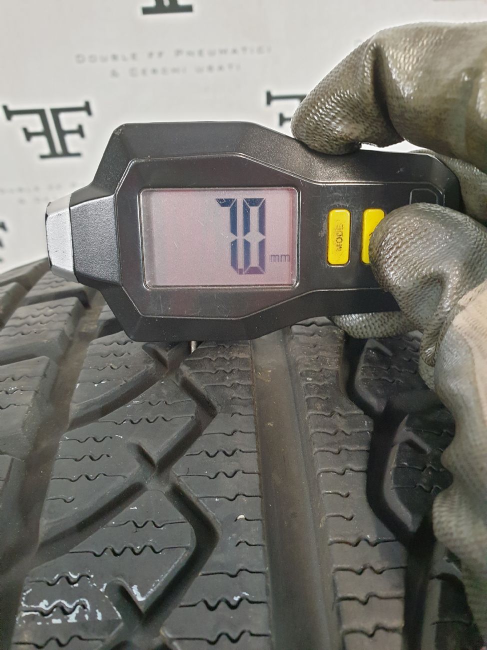 Pneumatici 225 55 R16 99 H YOKOHAMA AVS WINTER invernale usati 100€