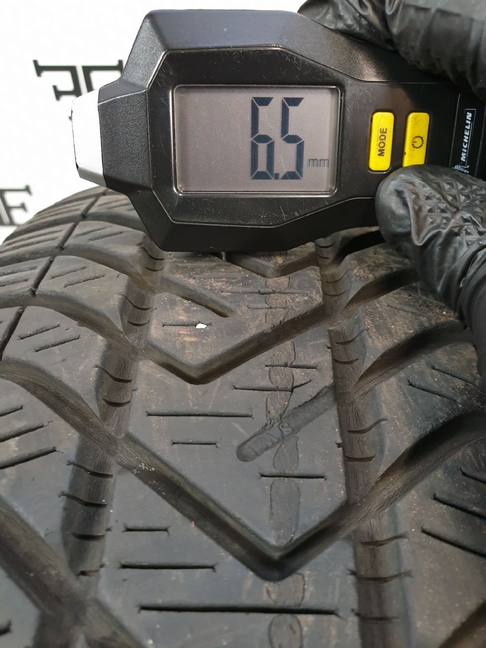 Pneumatici 185 60 R15 88 T PIRELLI WINTER 190 SNOWCONTROL Serie II invernale usati 85€