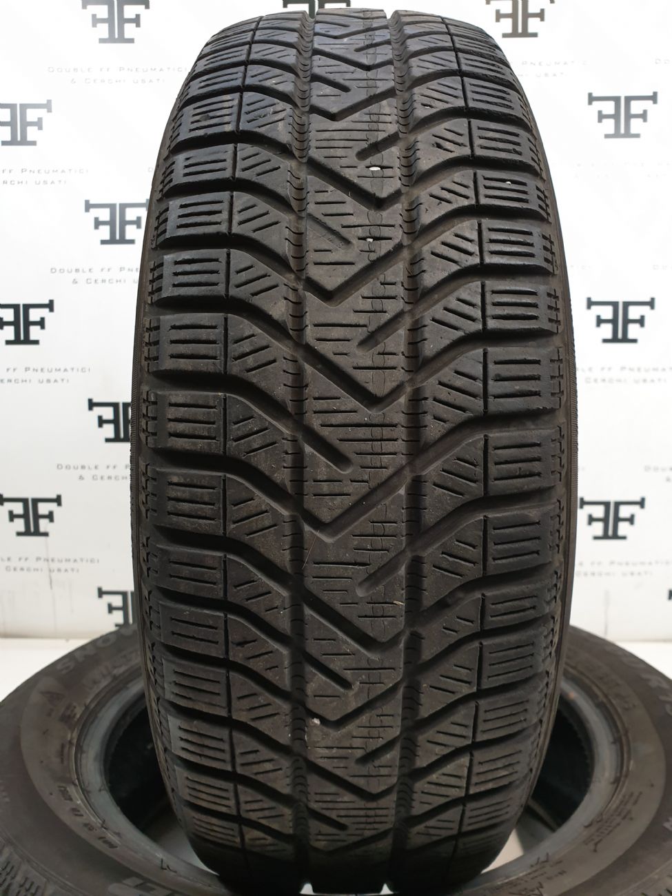 Pneumatici 185 60 R15 88 T PIRELLI WINTER 190 SNOWCONTROL Serie II invernale usati 85€