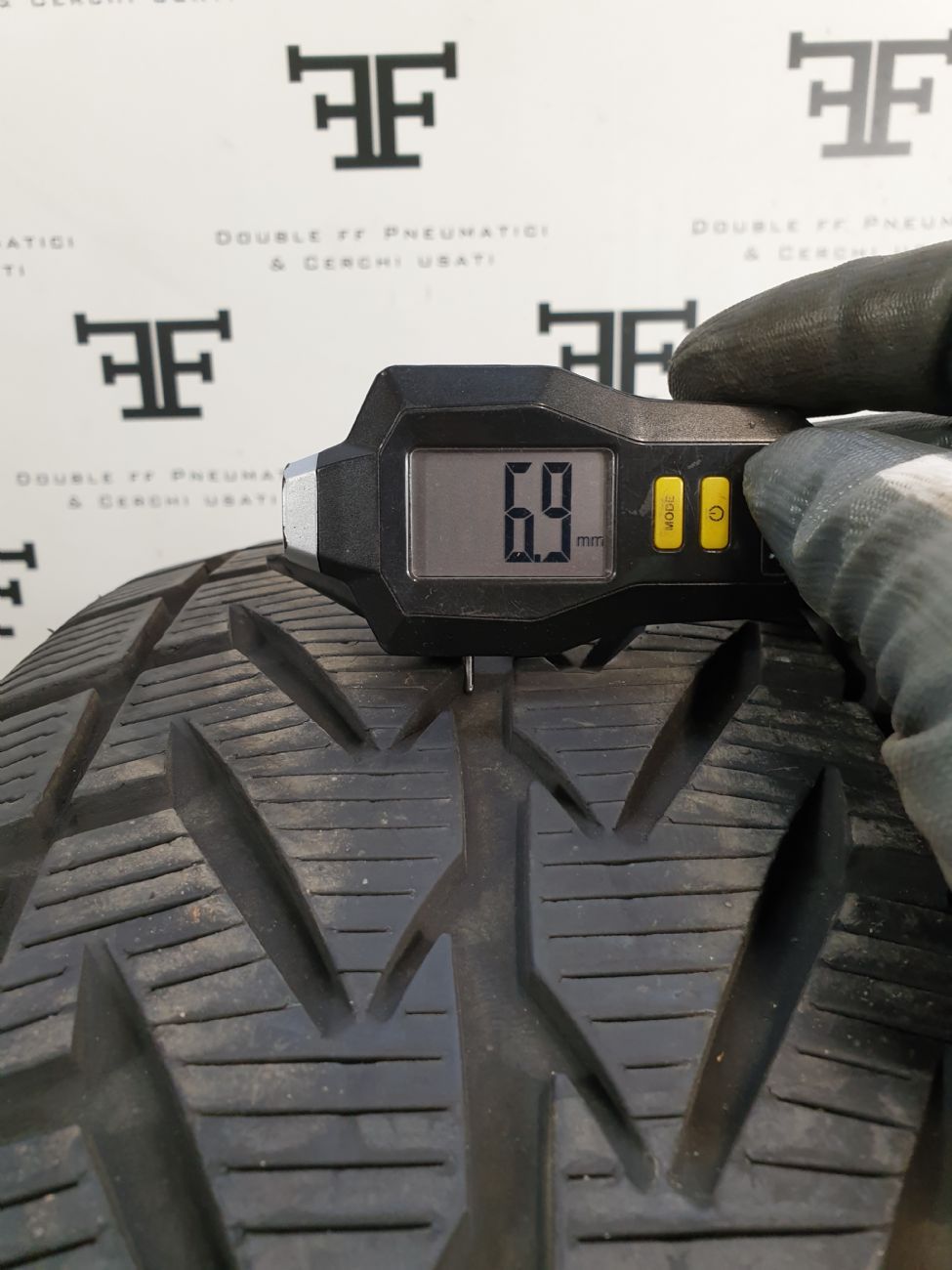 Pneumatici 235 55 R19 105 V VREDESTEIN giugiaro desig   WINTRAC XTREME invernale usati 140€