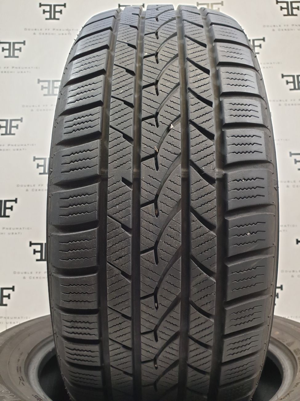 Pneumatici 235 60 R18 107 H FALKEN EUROWINTER HS439 invernale usati 120€