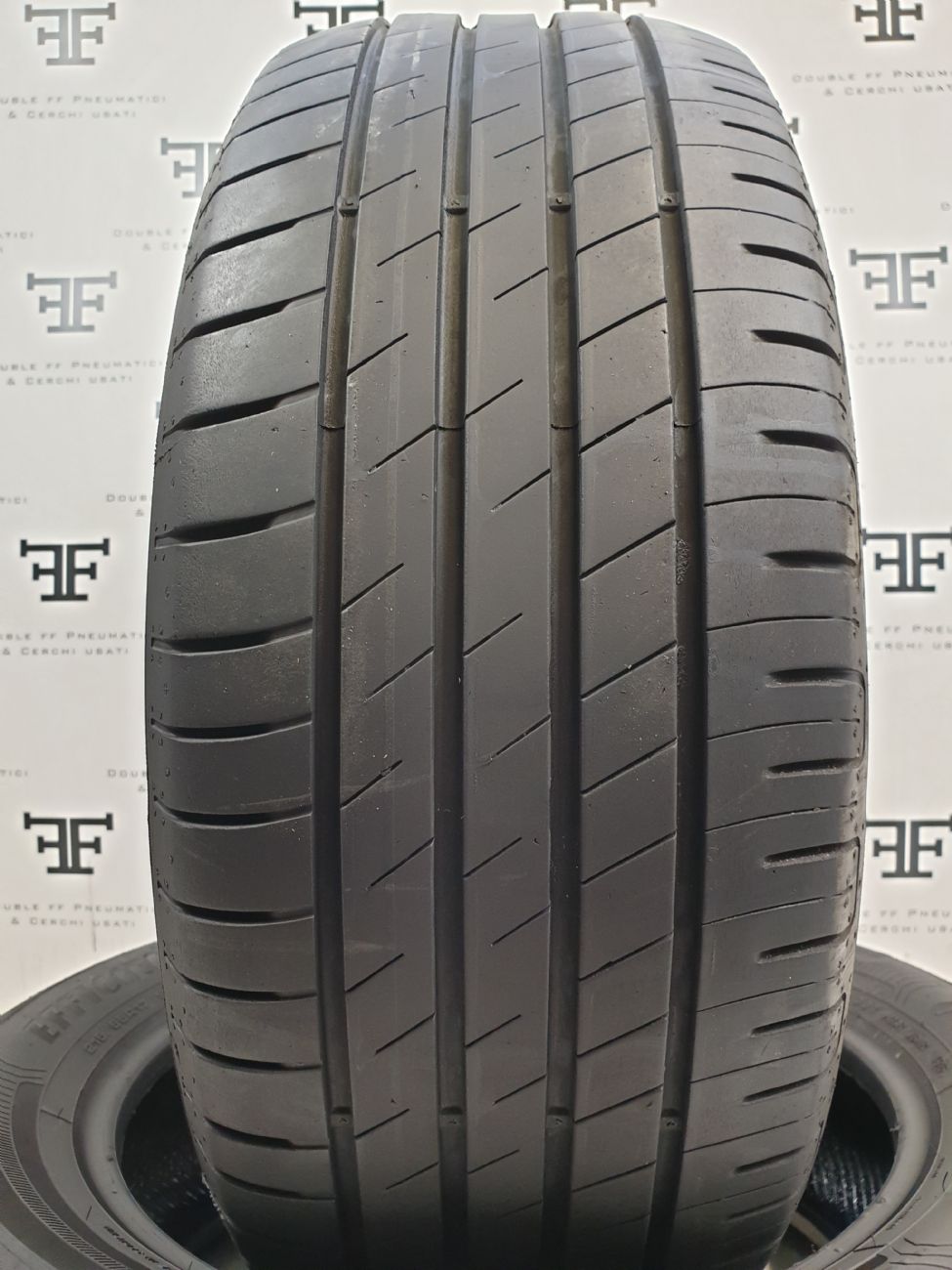 Pneumatici 215 55 R17 94 V GOODYEAR EFFICIENT GRIP PERFORMANCE estivo usati 100€