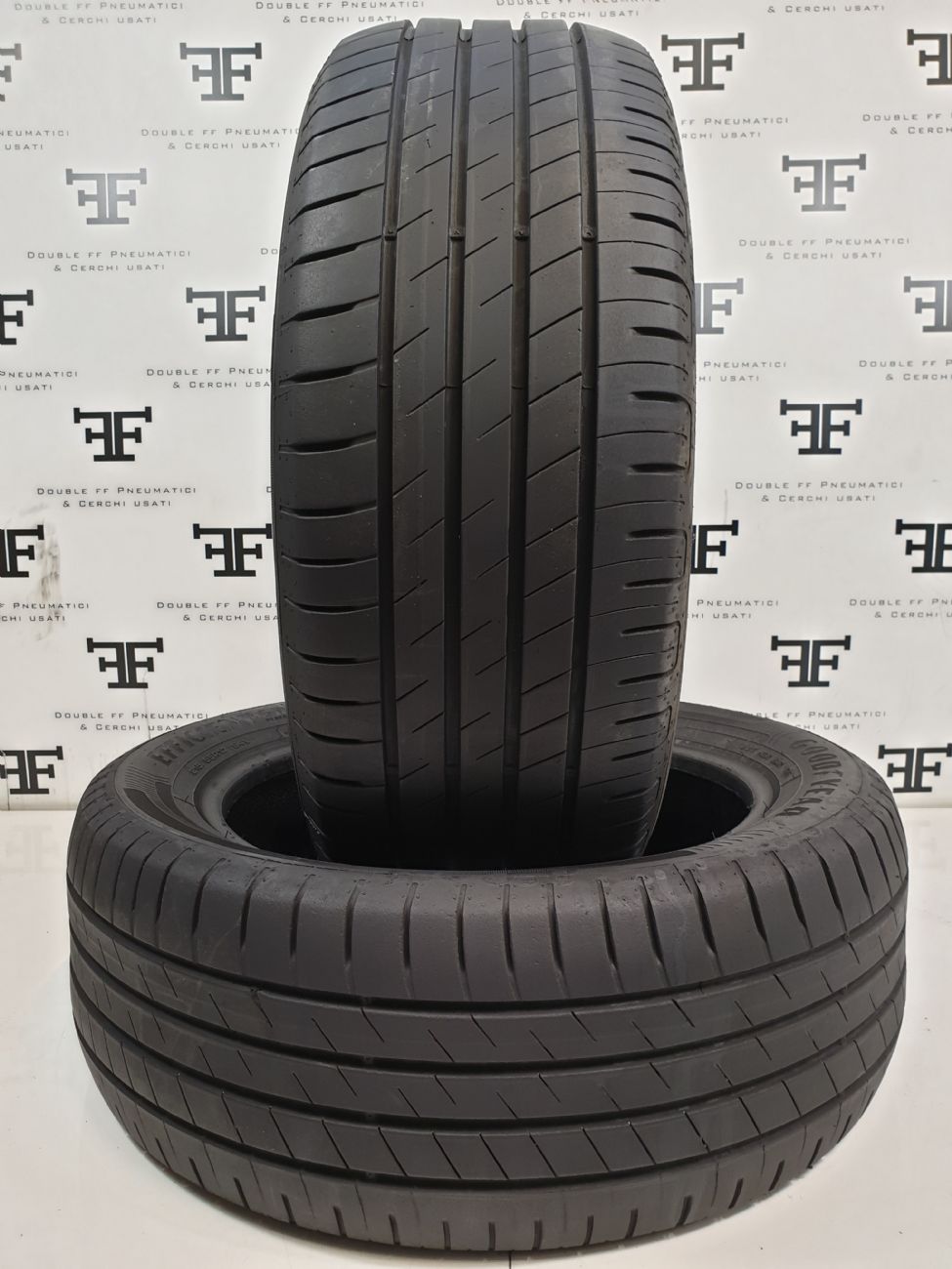 Pneumatici 215 55 R17 94 V GOODYEAR EFFICIENT GRIP PERFORMANCE estivo usati 100€