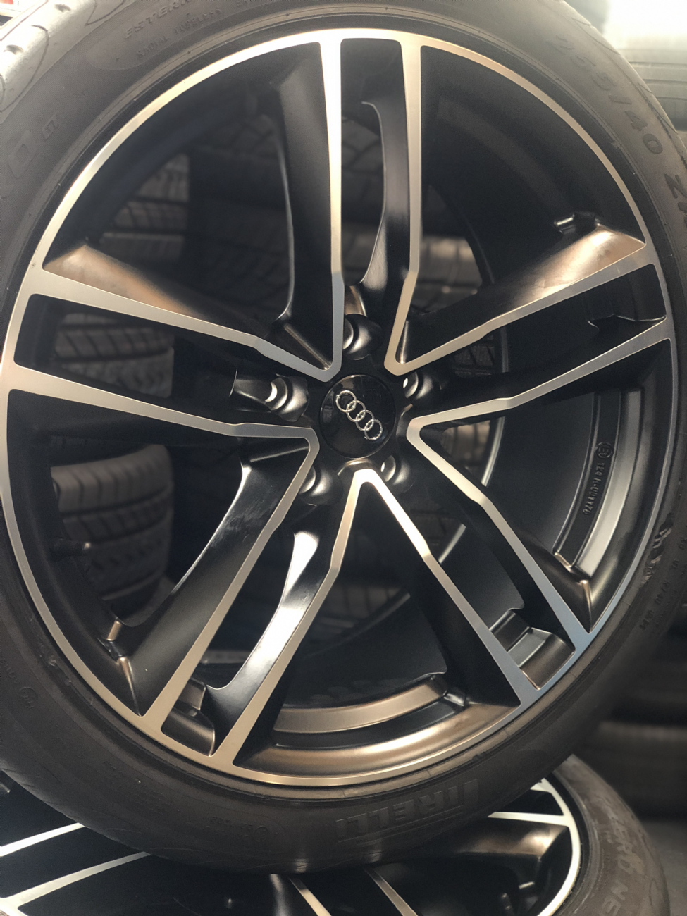 Pneumatici 235 35 R19 1 A _MARCA NON PRESENTE _MODELLO NON PRESENTE estivo usati 700€