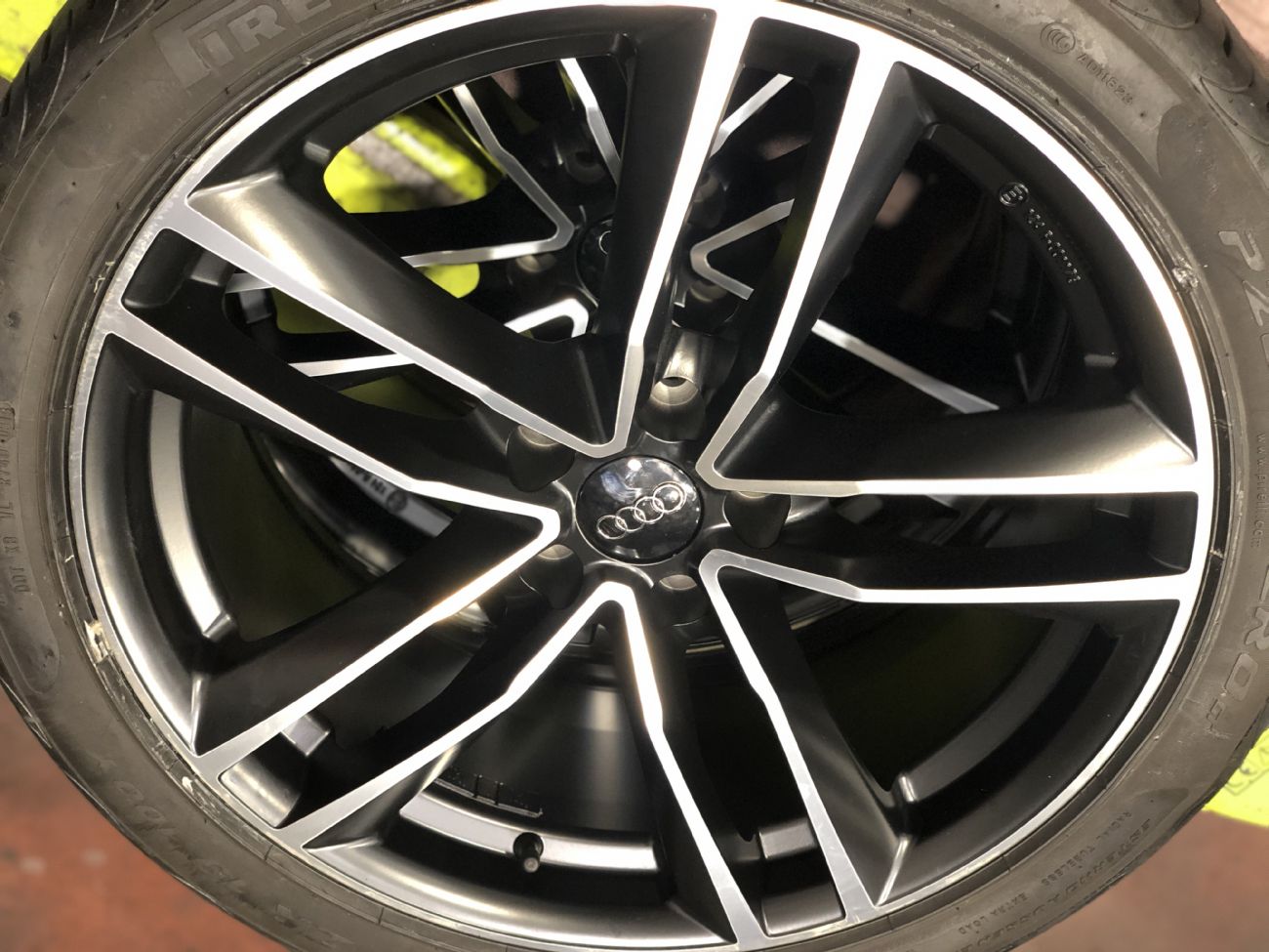 Pneumatici 235 35 R19 1 A _MARCA NON PRESENTE _MODELLO NON PRESENTE estivo usati 700€