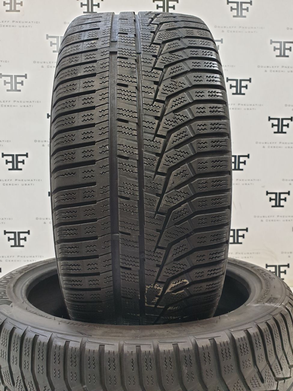 Pneumatici 285 45 R21 95 V HANKOOK WINTER ICEPT EVO2 invernale usati 200€