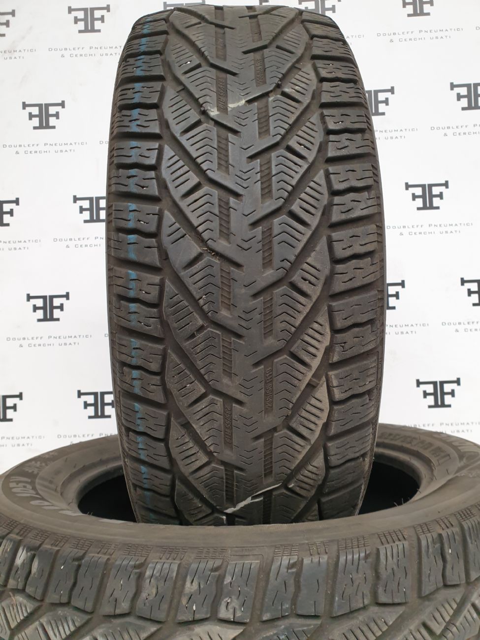 Pneumatici 235 55 R19 105 V RIKEN  invernale usati 110€